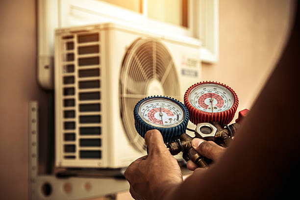 Professional Hvac technician working in Twinsburg, OH